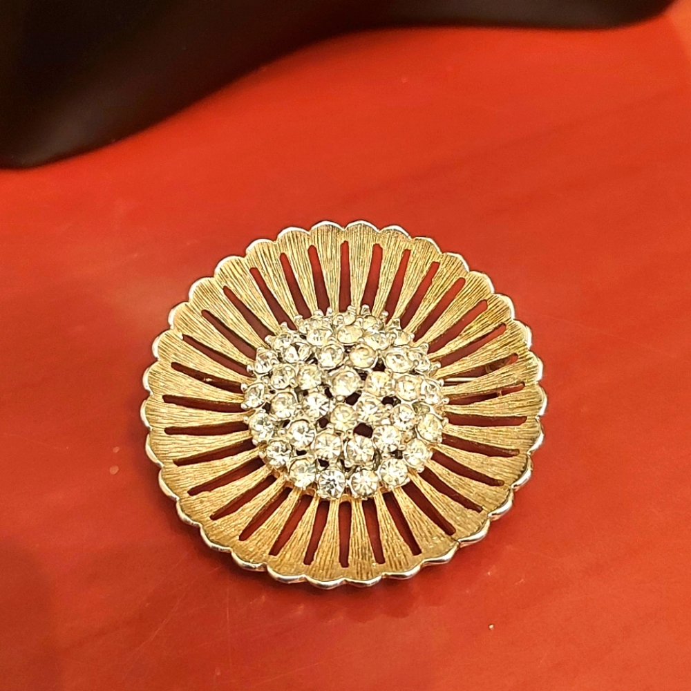 Signed Weiss vintage sunburst brooch